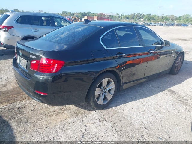 2011 BMW 528I WBAFR1C58BC736745 Photo 3