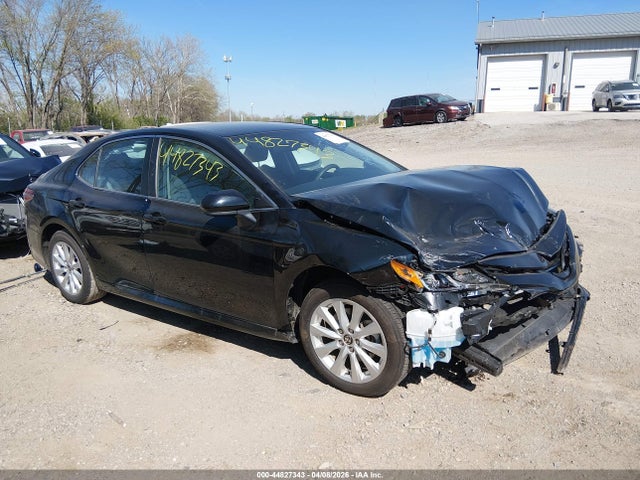 Продажа на аукционе авто 2020 Toyota Camry Le, vin: 4T1C11AK7LU946573, номер лота: 44827343