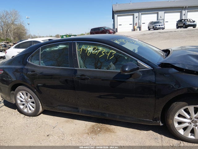 Продажа на аукционе авто 2020 Toyota Camry Le, vin: 4T1C11AK7LU946573, номер лота: 44827343