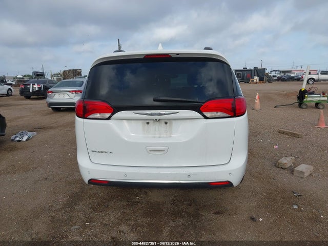 44827351 :رقم المزاد ، 2C4RC1BG5HR642519 vin ، 2017 Chrysler Pacifica Touring-l مزاد بيع
