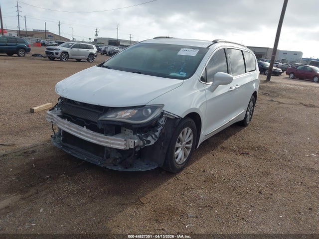 2017 Chrysler Pacifica Touring-l მანქანა იყიდება აუქციონზე, vin: 2C4RC1BG5HR642519, აუქციონის ნომერი: 44827351