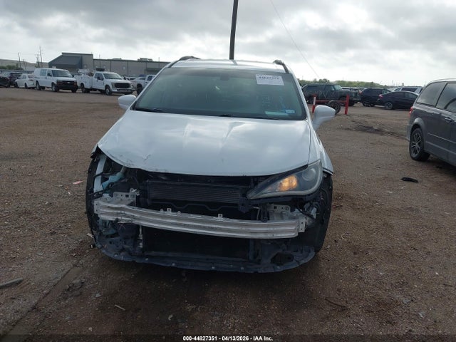 44827351 :رقم المزاد ، 2C4RC1BG5HR642519 vin ، 2017 Chrysler Pacifica Touring-l مزاد بيع