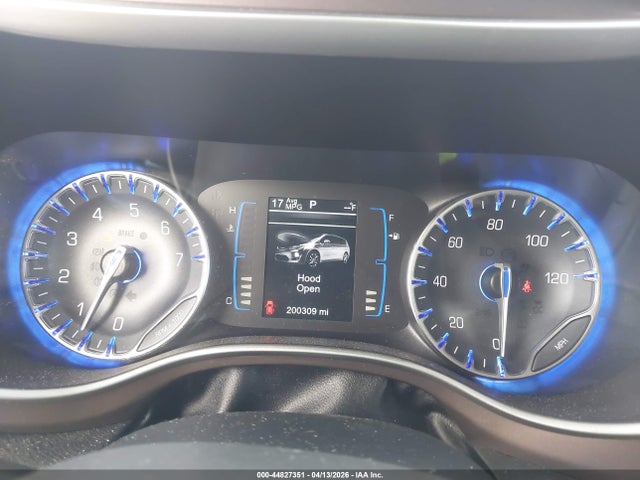 44827351 :رقم المزاد ، 2C4RC1BG5HR642519 vin ، 2017 Chrysler Pacifica Touring-l مزاد بيع