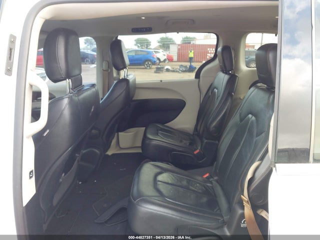 44827351 :رقم المزاد ، 2C4RC1BG5HR642519 vin ، 2017 Chrysler Pacifica Touring-l مزاد بيع