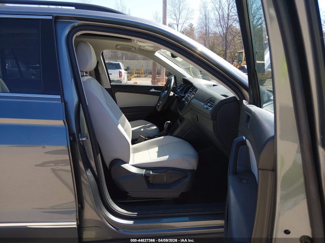 2021 Volkswagen Tiguan 2.0t Se/2.0t Se R-line Black/2.0t Sel მანქანა იყიდება აუქციონზე, vin: 3VV2B7AX8MM101590, აუქციონის ნომერი: 44827366