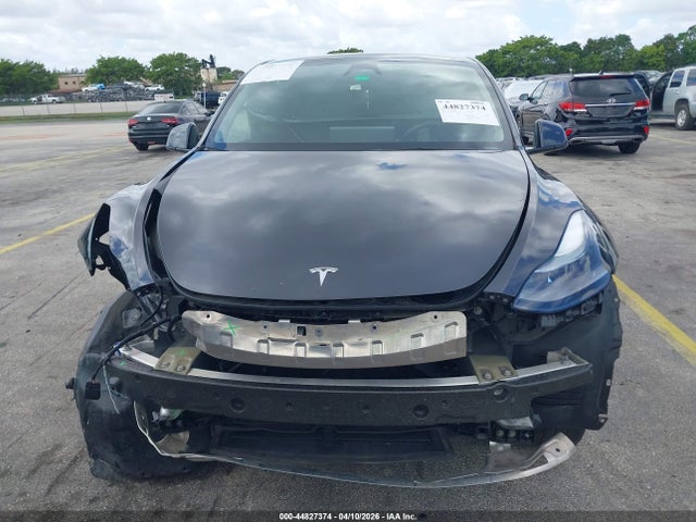 44827374 :رقم المزاد ، 7SAYGDED2RF096409 vin ، 2024 Tesla Model Y Long Range Single Motor Rear-wheel Drive/rwd مزاد بيع