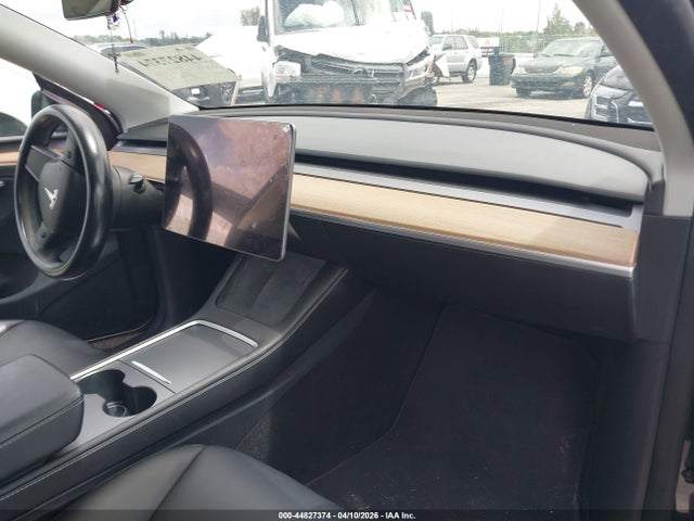 44827374 :رقم المزاد ، 7SAYGDED2RF096409 vin ، 2024 Tesla Model Y Long Range Single Motor Rear-wheel Drive/rwd مزاد بيع
