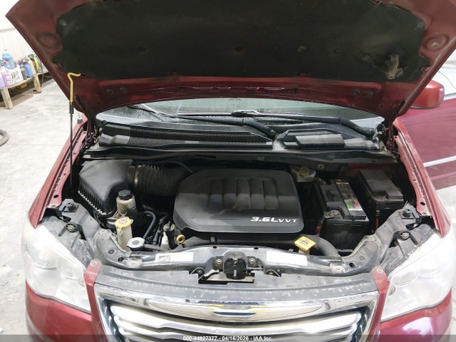 2013 Chrysler Town & Country Touring მანქანა იყიდება აუქციონზე, vin: 2C4RC1BG8DR677758, აუქციონის ნომერი: 44827377