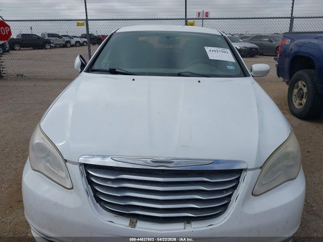 2014 Chrysler 200 Lx მანქანა იყიდება აუქციონზე, vin: 1C3CCBABXEN210510, აუქციონის ნომერი: 44827503
