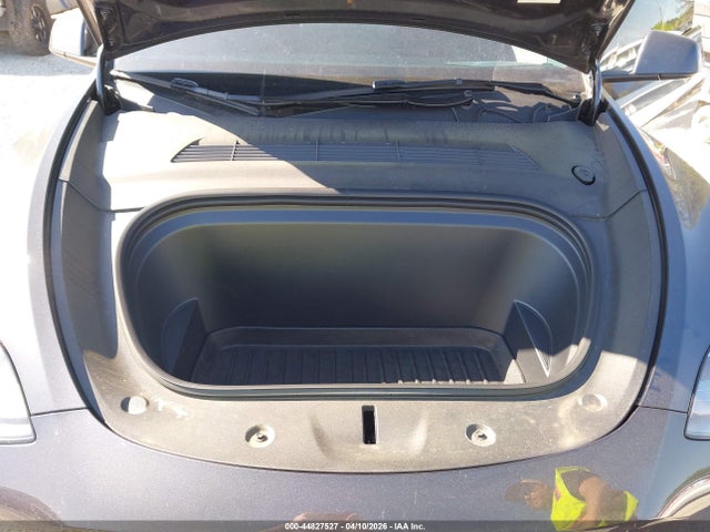 2025 Tesla Model Y Long Range Dual Motor Rear-wheel Drive მანქანა იყიდება აუქციონზე, vin: 7SAYGDED5SA343358, აუქციონის ნომერი: 44827527