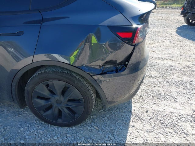 2025 Tesla Model Y Long Range Dual Motor Rear-wheel Drive მანქანა იყიდება აუქციონზე, vin: 7SAYGDED5SA343358, აუქციონის ნომერი: 44827527