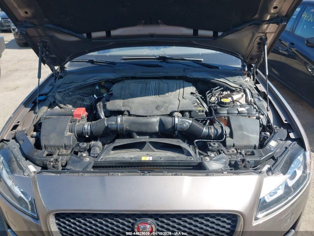 SAJBJ4BVXGCY18433 Jaguar Xf 35t Premium