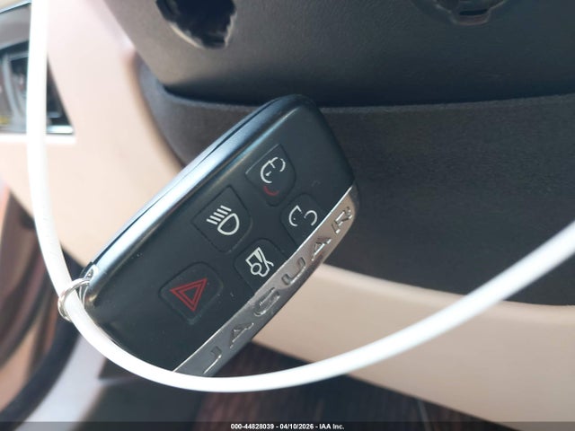 SAJBJ4BVXGCY18433 Jaguar Xf 35t Premium