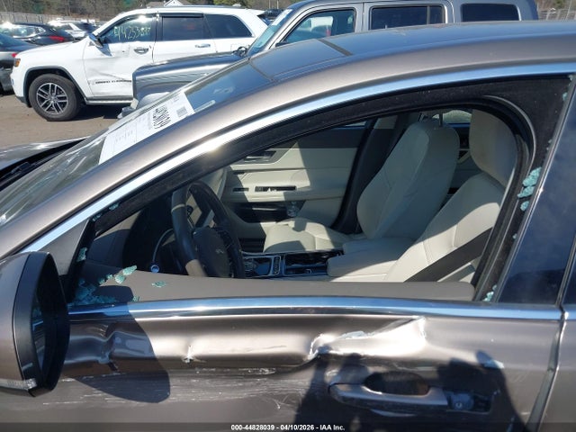 SAJBJ4BVXGCY18433 Jaguar Xf 35t Premium