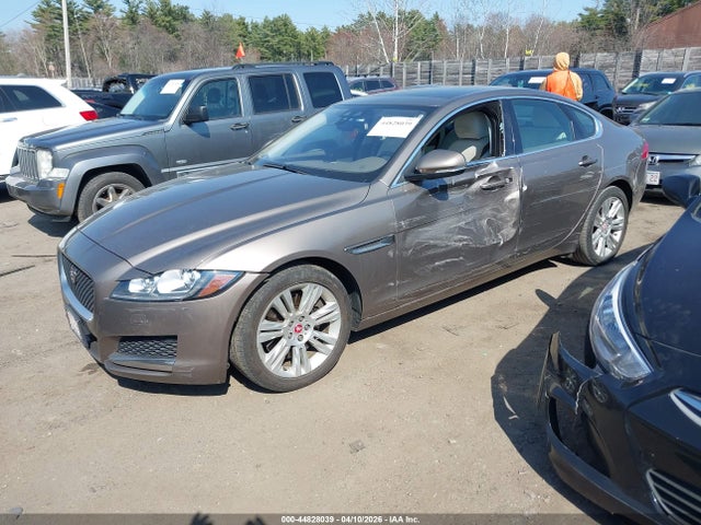 SAJBJ4BVXGCY18433 Jaguar Xf 35t Premium