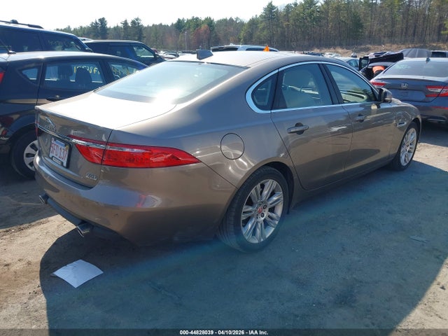 SAJBJ4BVXGCY18433 Jaguar Xf 35t Premium
