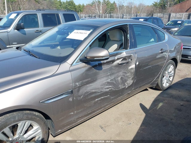 SAJBJ4BVXGCY18433 Jaguar Xf 35t Premium