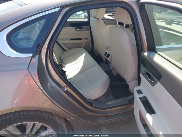 SAJBJ4BVXGCY18433 Jaguar Xf 35t Premium