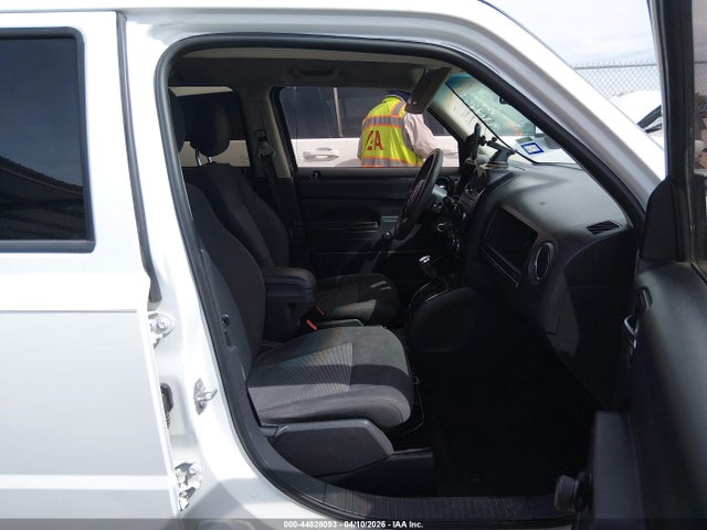 44828093 :رقم المزاد ، 1C4NJPBB4FD361677 vin ، 2015 Jeep Patriot Sport مزاد بيع