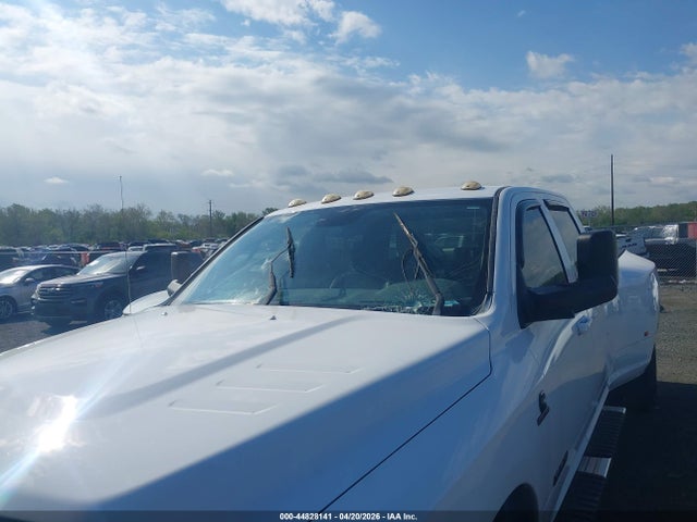 44828141 :رقم المزاد ، 3C7WRSCL5FG642853 vin ، 2015 Ram 3500 Chassis Tradesman/slt/laramie مزاد بيع