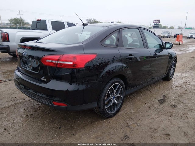 Ford FOCUS SE 2018 1FADP3FE2JL331752 Image 4