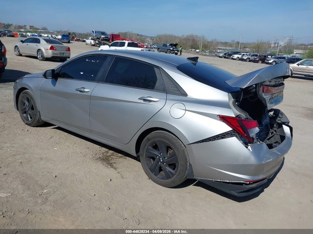 5NPLS4AG6NH081963 Hyundai ELANTRA SEL