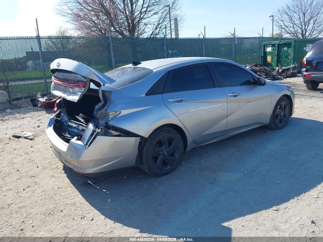 5NPLS4AG6NH081963 Hyundai ELANTRA SEL