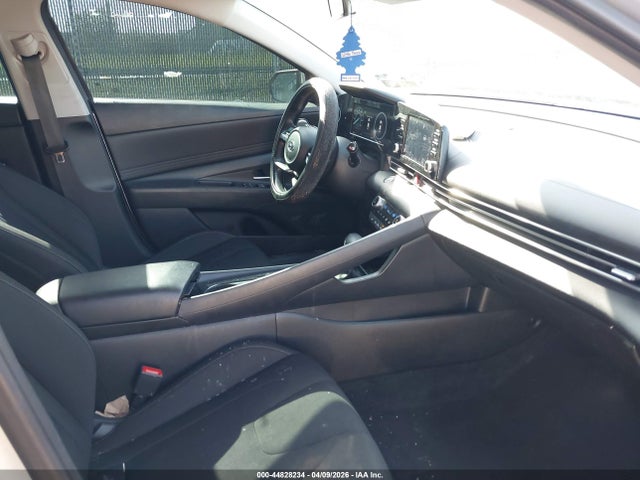 5NPLS4AG6NH081963 Hyundai ELANTRA SEL