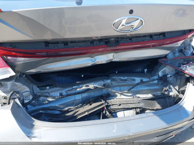 5NPLS4AG6NH081963 Hyundai ELANTRA SEL