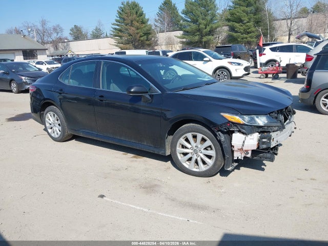Продажа на аукционе авто 2018 Toyota Camry Le, vin: 4T1B11HK7JU627303, номер лота: 44828254