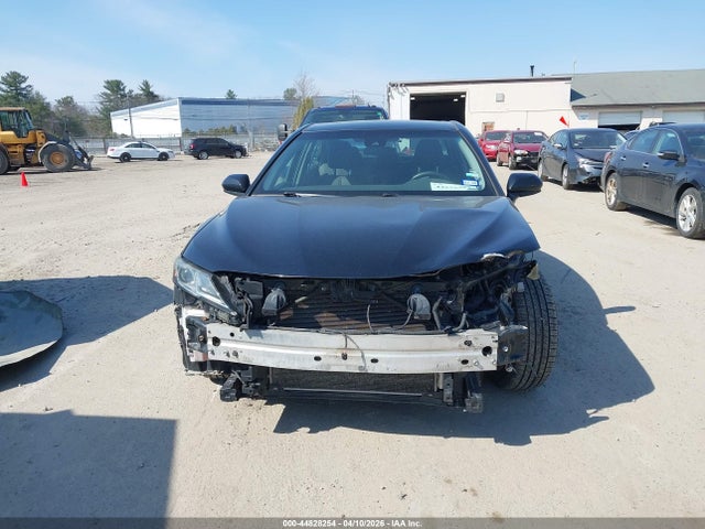 Продажа на аукционе авто 2018 Toyota Camry Le, vin: 4T1B11HK7JU627303, номер лота: 44828254