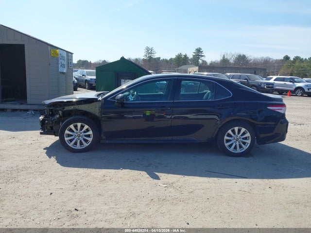 Продажа на аукционе авто 2018 Toyota Camry Le, vin: 4T1B11HK7JU627303, номер лота: 44828254