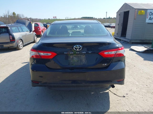Продажа на аукционе авто 2018 Toyota Camry Le, vin: 4T1B11HK7JU627303, номер лота: 44828254
