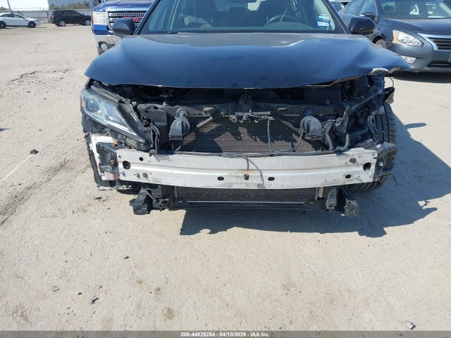 Продажа на аукционе авто 2018 Toyota Camry Le, vin: 4T1B11HK7JU627303, номер лота: 44828254