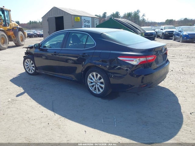 Продажа на аукционе авто 2018 Toyota Camry Le, vin: 4T1B11HK7JU627303, номер лота: 44828254