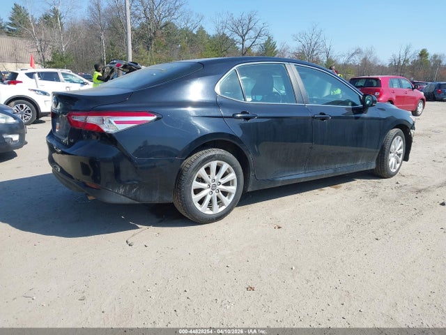 Продажа на аукционе авто 2018 Toyota Camry Le, vin: 4T1B11HK7JU627303, номер лота: 44828254