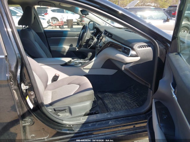 Продажа на аукционе авто 2018 Toyota Camry Le, vin: 4T1B11HK7JU627303, номер лота: 44828254