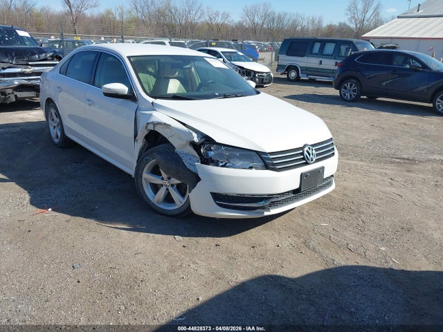 44828373 :رقم المزاد ، 1VWBS7A35EC040663 vin ، 2014 Volkswagen Passat 1.8t Se مزاد بيع