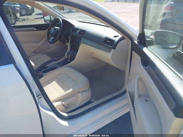 1VWBS7A35EC040663 Volkswagen Passat 1.8t Se