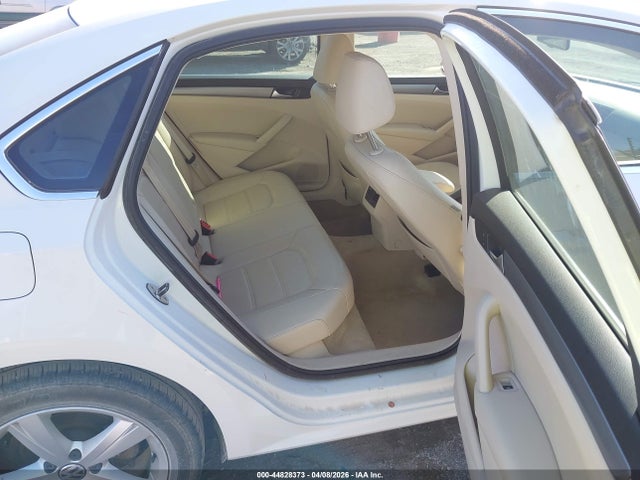 1VWBS7A35EC040663 Volkswagen Passat 1.8t Se