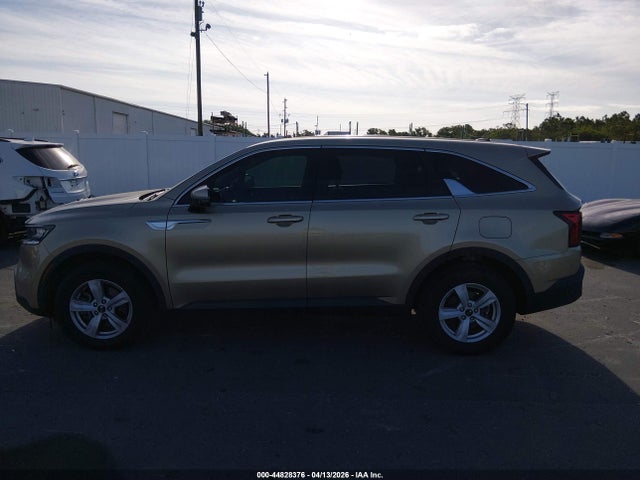 44828376 :رقم المزاد ، 5XYRG4LC5MG028831 vin ، 2021 Kia Sorento Lx مزاد بيع