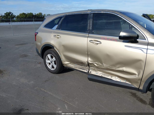 44828376 :رقم المزاد ، 5XYRG4LC5MG028831 vin ، 2021 Kia Sorento Lx مزاد بيع