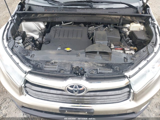 Продажа на аукционе авто 2015 Toyota Highlander Le Plus V6, vin: 5TDBKRFH8FS106691, номер лота: 44828567