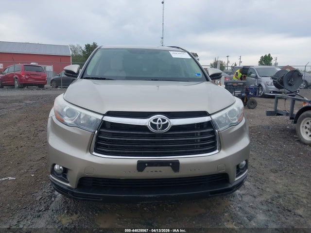 Продажа на аукционе авто 2015 Toyota Highlander Le Plus V6, vin: 5TDBKRFH8FS106691, номер лота: 44828567