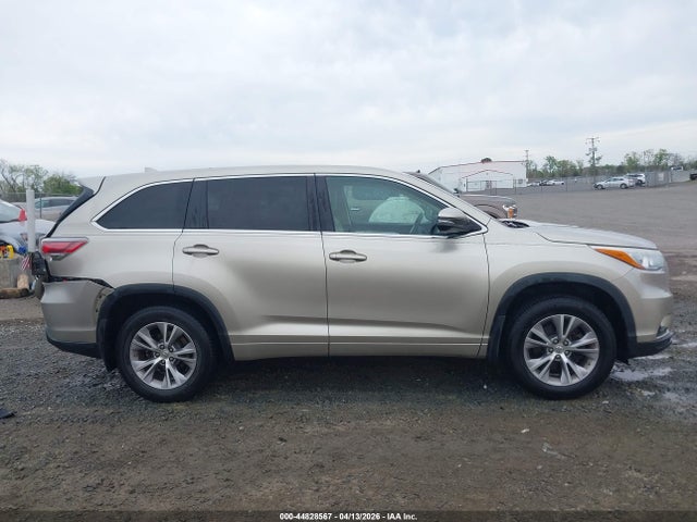 Продажа на аукционе авто 2015 Toyota Highlander Le Plus V6, vin: 5TDBKRFH8FS106691, номер лота: 44828567