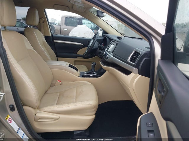 Продажа на аукционе авто 2015 Toyota Highlander Le Plus V6, vin: 5TDBKRFH8FS106691, номер лота: 44828567