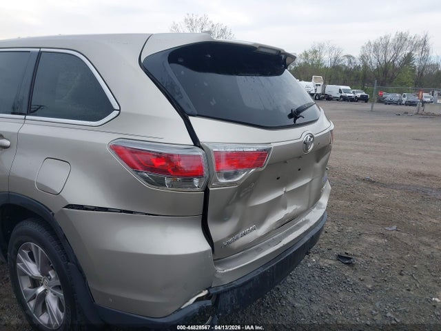 Продажа на аукционе авто 2015 Toyota Highlander Le Plus V6, vin: 5TDBKRFH8FS106691, номер лота: 44828567