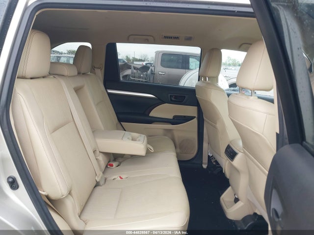 Продажа на аукционе авто 2015 Toyota Highlander Le Plus V6, vin: 5TDBKRFH8FS106691, номер лота: 44828567
