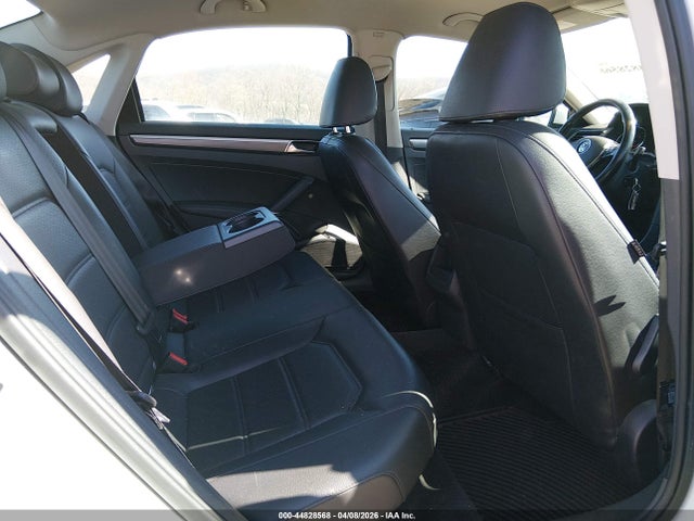 44828568 :رقم المزاد ، 1VWDT7A36HC068191 vin ، 2017 Volkswagen Passat 1.8t R-line مزاد بيع