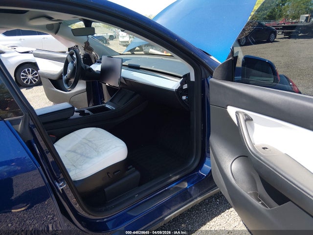 2022 Tesla Model Y Performance Dual Motor All-wheel Drive მანქანა იყიდება აუქციონზე, vin: 7SAYGDEF2NF491069, აუქციონის ნომერი: 44828645